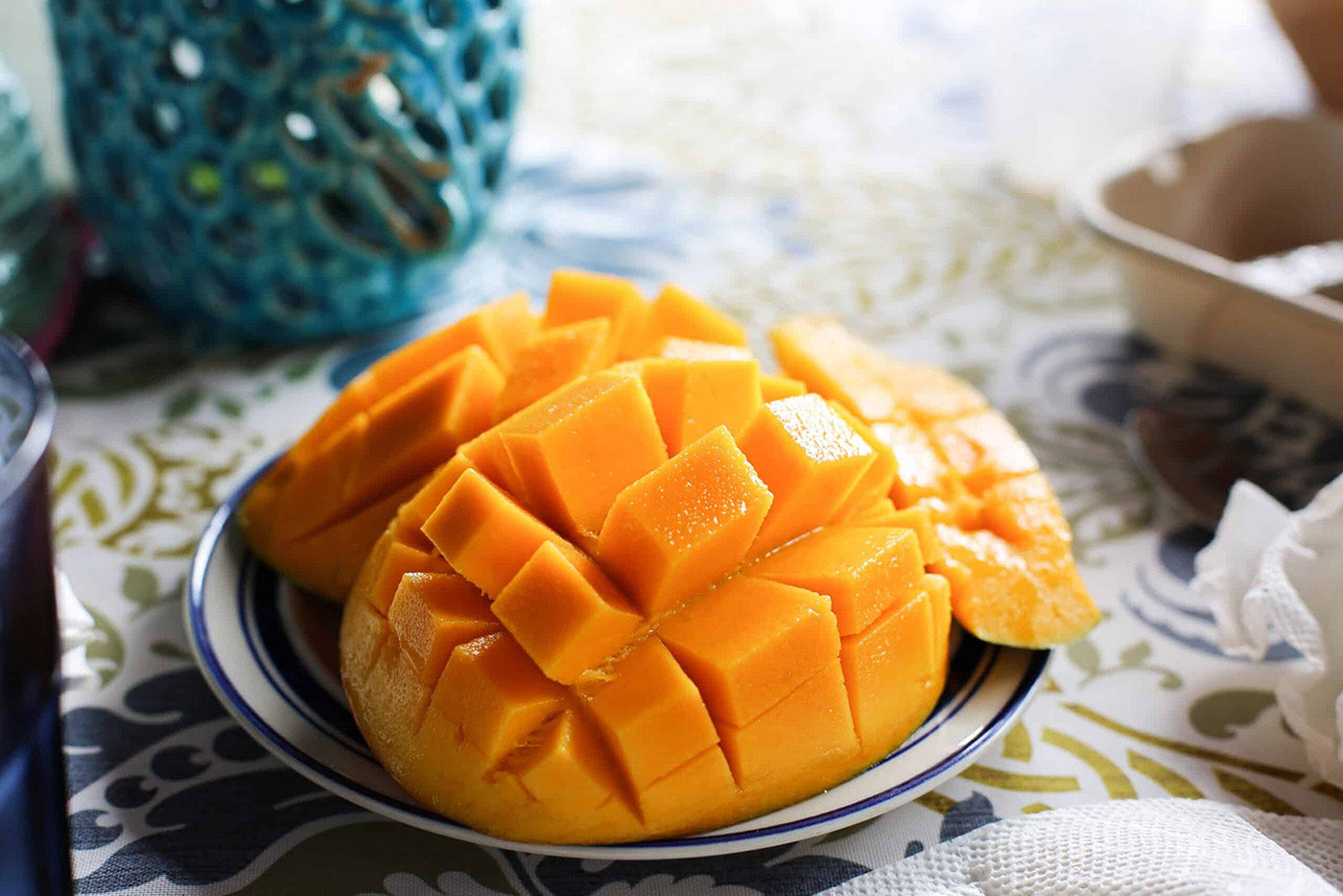 Fresh mango slices showing the health benefits of mango rich in vitamins and antioxidants
